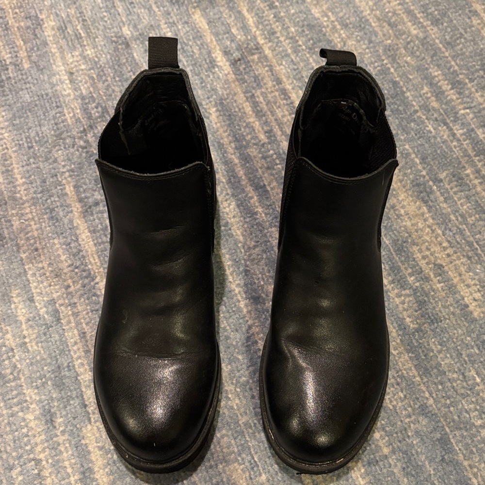 AquaDiva (Canadian brand) Black Ankle Boots -water resistant